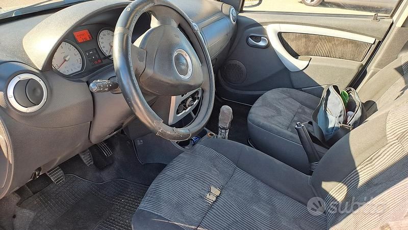 Usata Dacia Sandero 75 CV (55 kW) 2008 Grigio Utilitaria