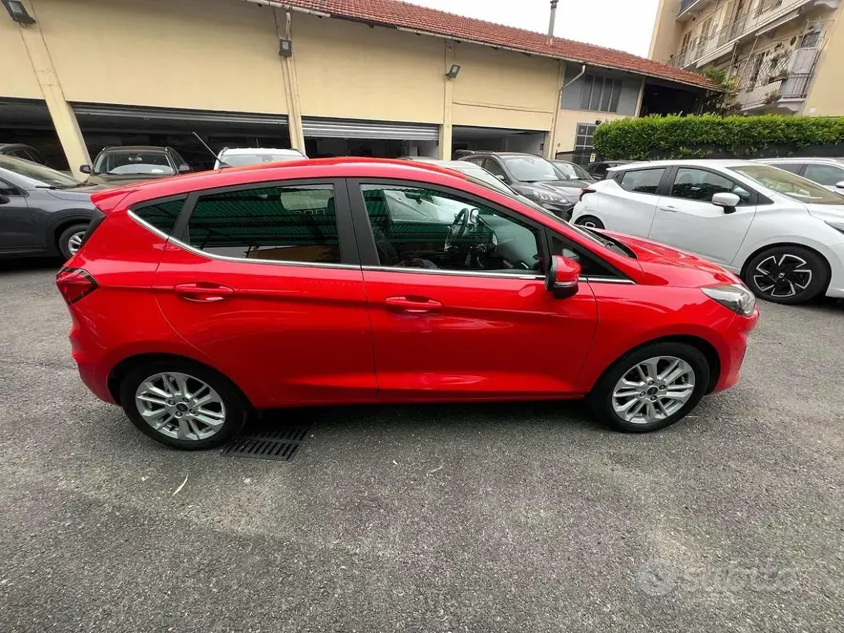 Gebraucht Ford Fiesta Titanium 75 PS (55 kW) 2022 Rot Kleinwagen