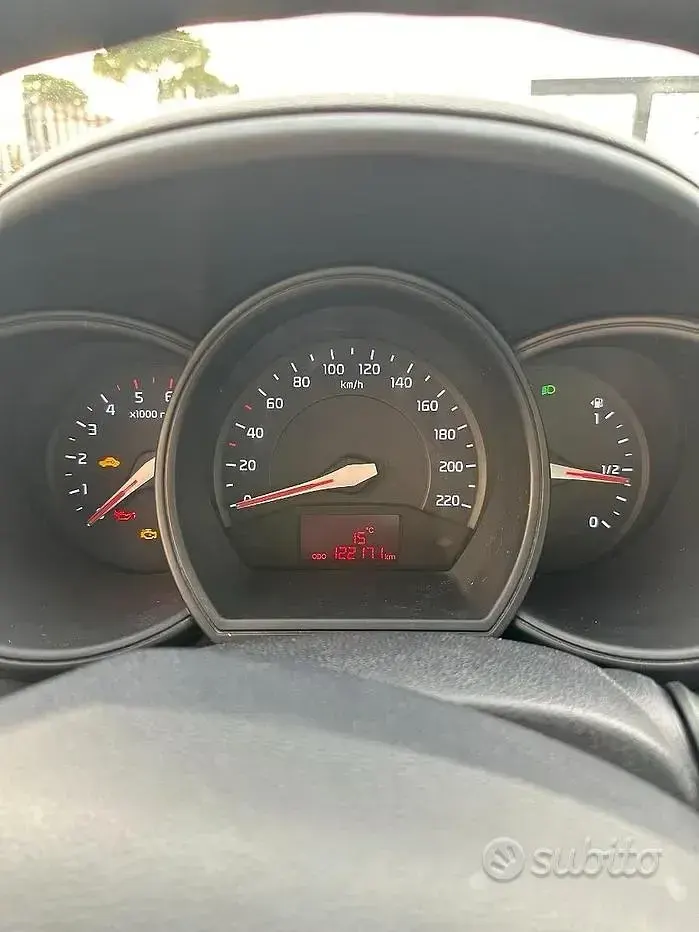 Usata Kia Rio 75 CV (55 kW) 2012 Nero Berlina