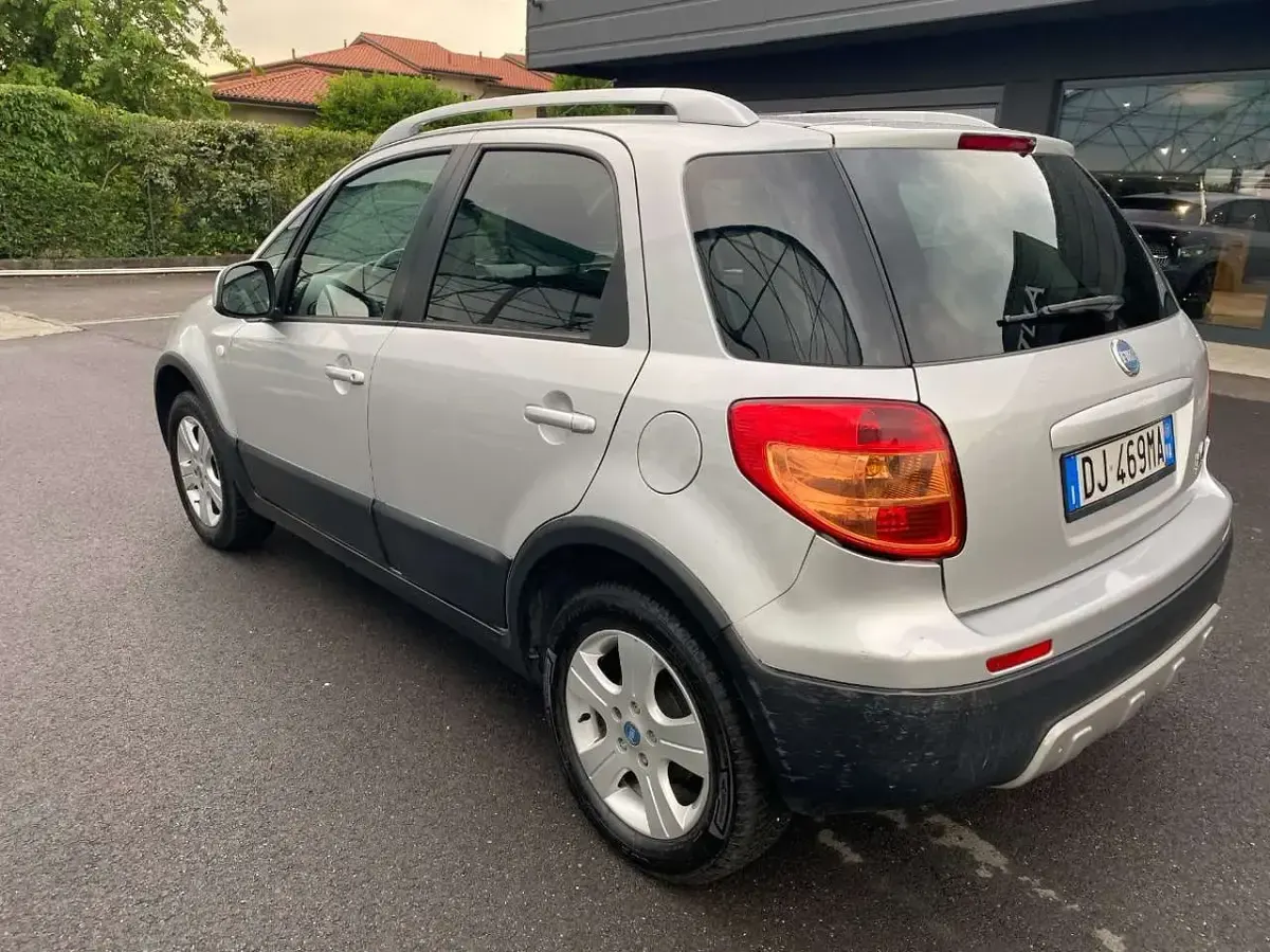 Usata Fiat Sedici Dynamic 107 CV (78 kW) 2007 Argento SUV