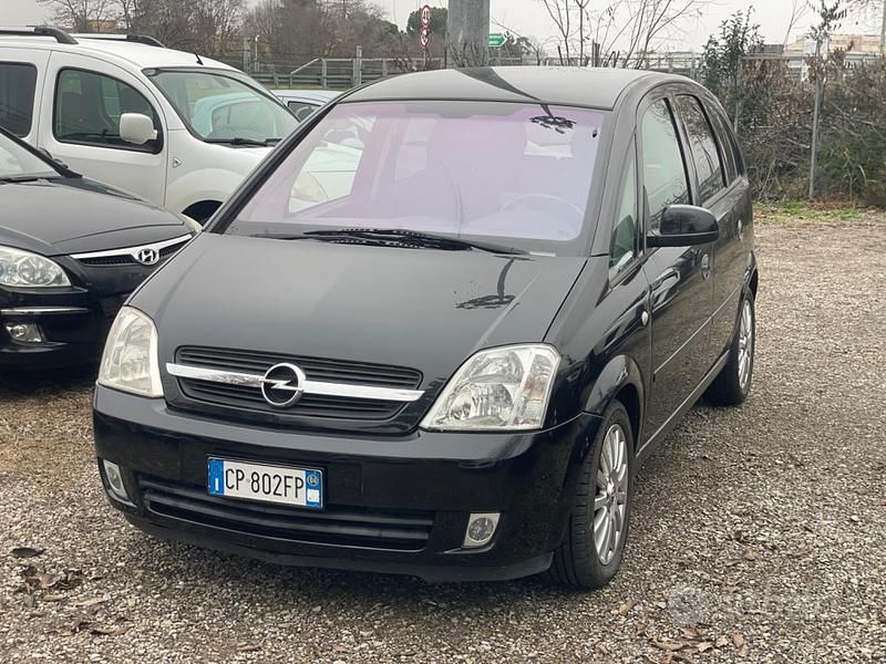 Usata Opel Meriva Enjoy 100 CV (73 kW) 2004 Nero Monovolume