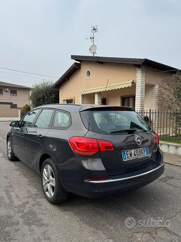 Usata Opel Astra Cosmo 110 CV (80 kW) 2014 Grigio Station wagon
