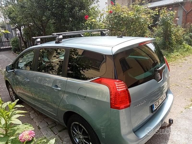 Usata Peugeot 5008 Active 115 CV (84 kW) 2012 Blu/azzurro Monovolume