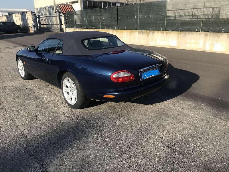 Usata Jaguar XK8 284 CV (208 kW) 1997 Blu/azzurro Coupé