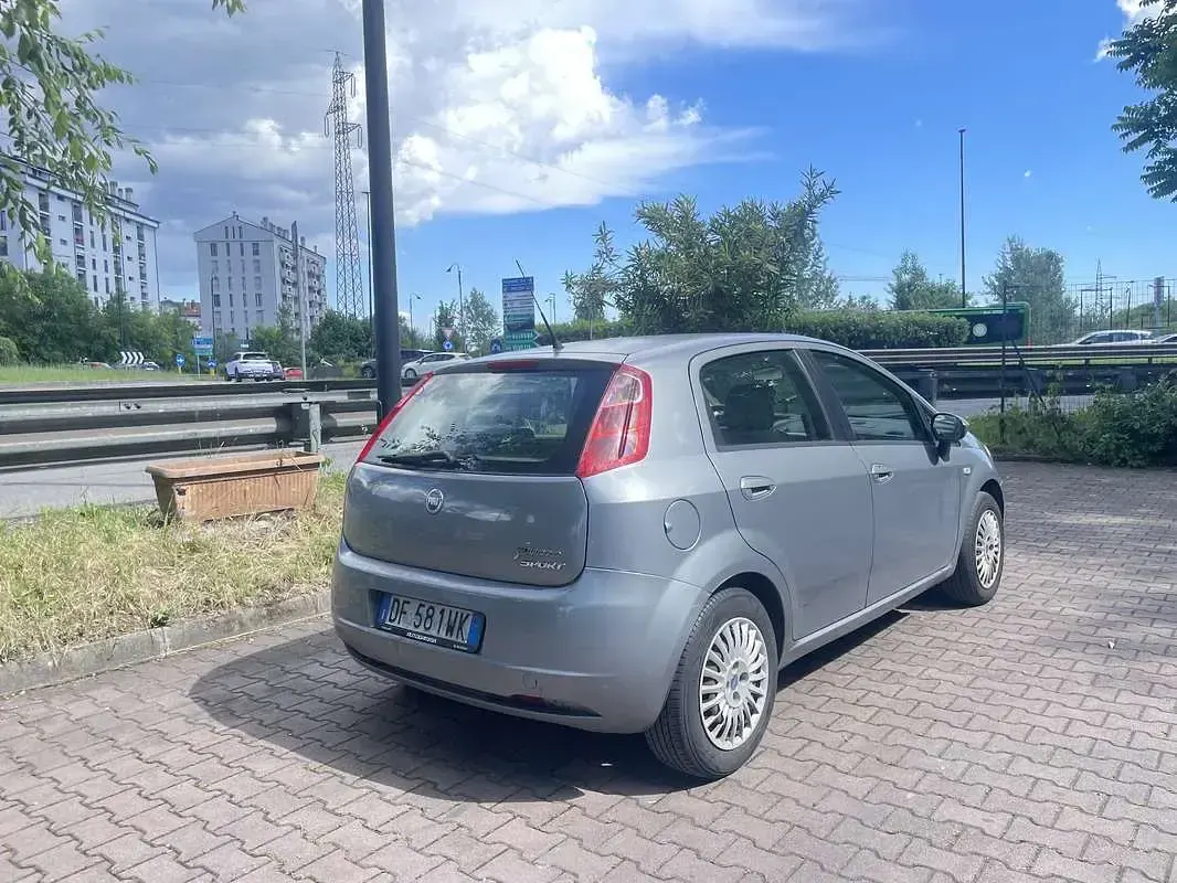 Usata Fiat Grande Punto Dynamic 65 CV (47 kW) 2007 Utilitaria