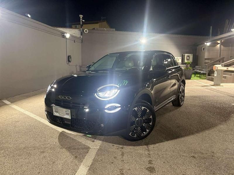 Nera Usata 2025 Fiat 600 La Prima SUV | 21.490 € (Super prezzo) - Immagine 1/4