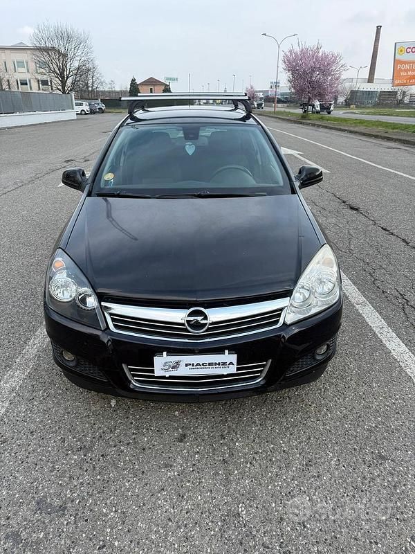 Usata Opel Astra 110 CV (80 kW) 2010 Blu Station wagon
