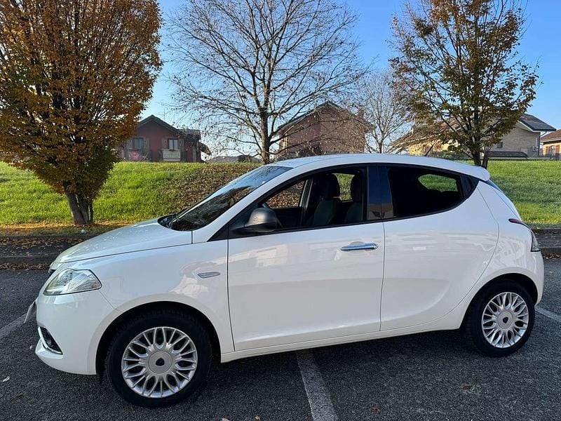 Bianco Usata 2018 Lancia Ypsilon Due volumi | 7350 € (Ottimo prezzo) - Immagine 1/4