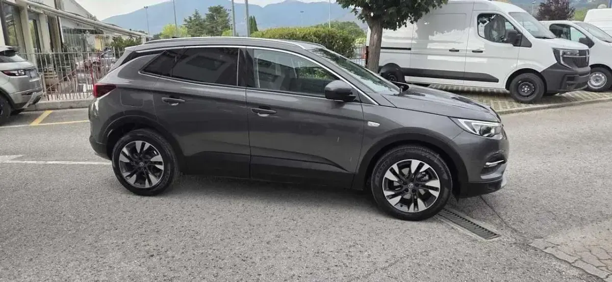 Usata Opel Grandland X Innovation 131 CV (96 kW) 2018 Grigio chiaro SUV