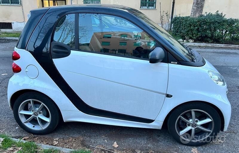 Usata Smart ForTwo Coupé 61 CV (44 kW) 2013 Utilitaria