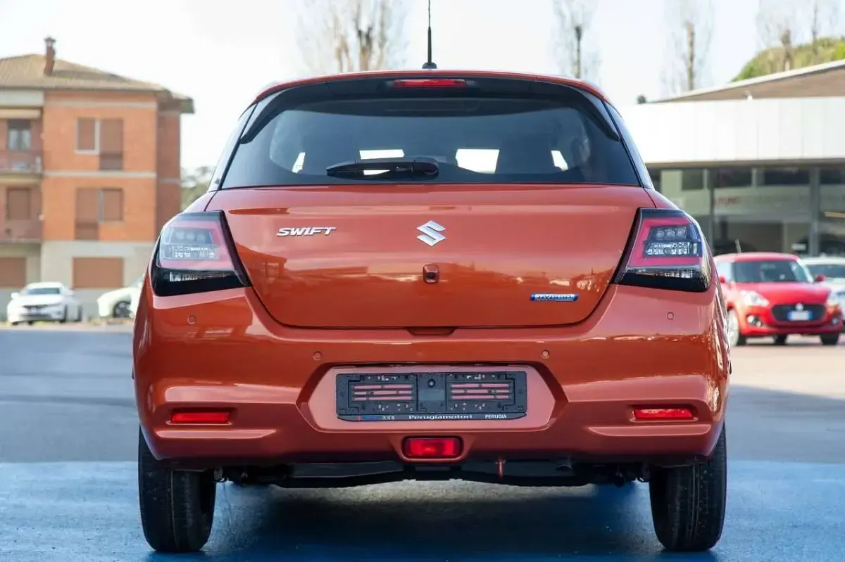 Nuova Suzuki Swift 82 CV (60 kW) 2026 Arancione Utilitaria