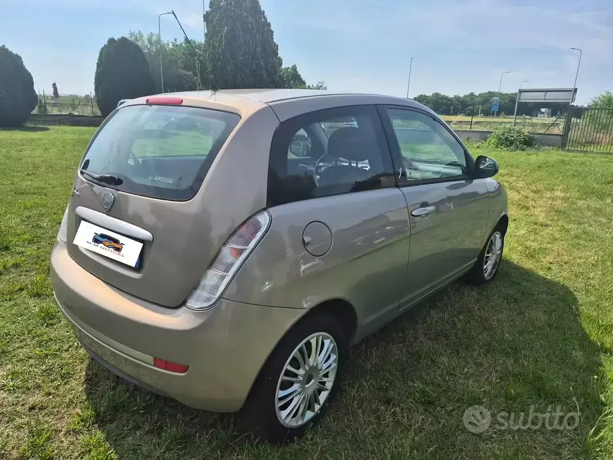 Usata Lancia Ypsilon 60 CV (44 kW) 2010 Grigio Utilitaria