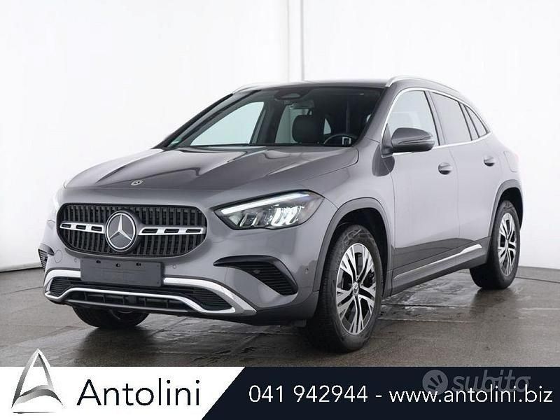 Grigio scuro Usata 2024 Mercedes GLA200 Advanced Plus SUV | 39.900 € (Buon prezzo) - Immagine 1/4