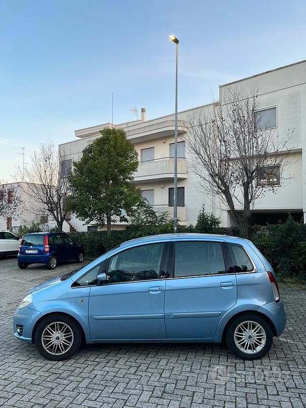 Usata Lancia Musa 90 CV (66 kW) 2008 Blu Monovolume