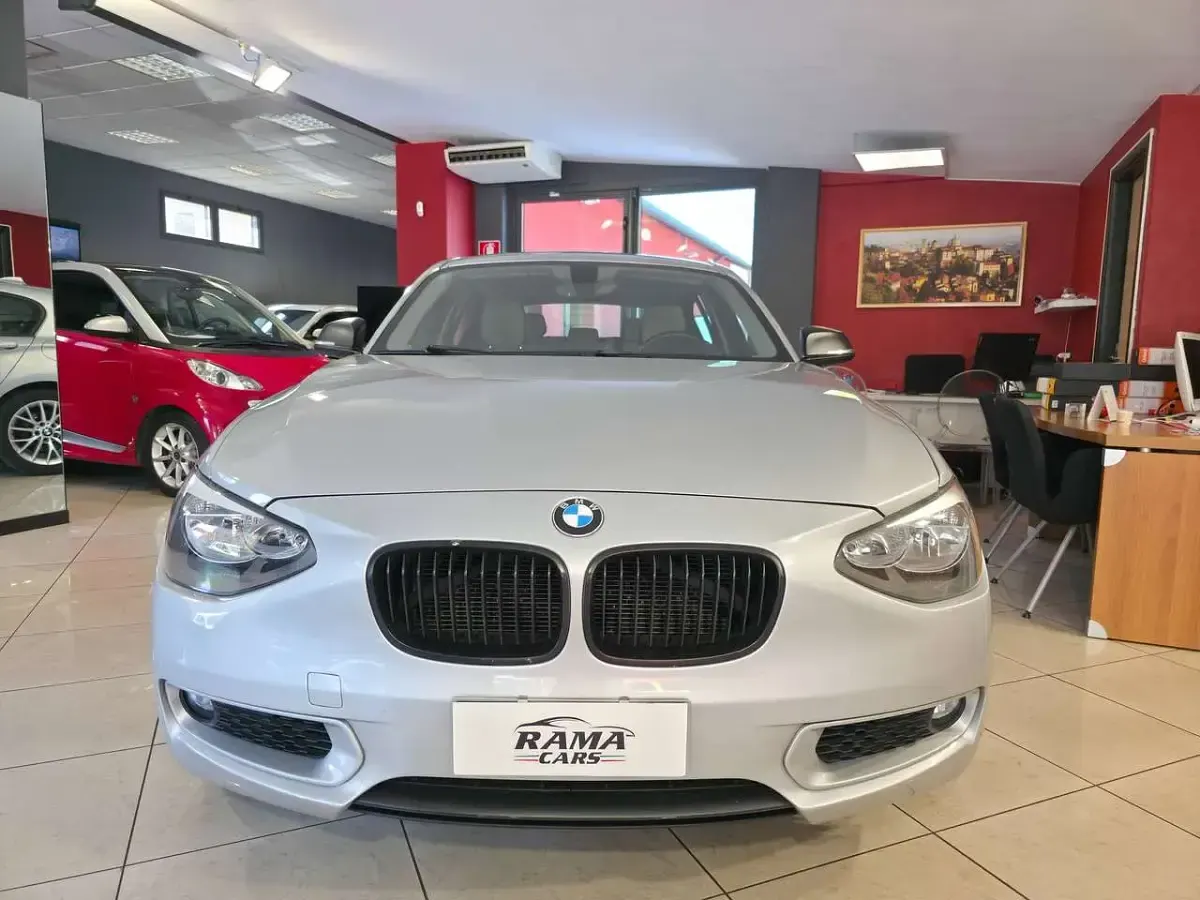 Usata BMW 120 Sport Line 184 CV (135 kW) 2012 Argento Utilitaria