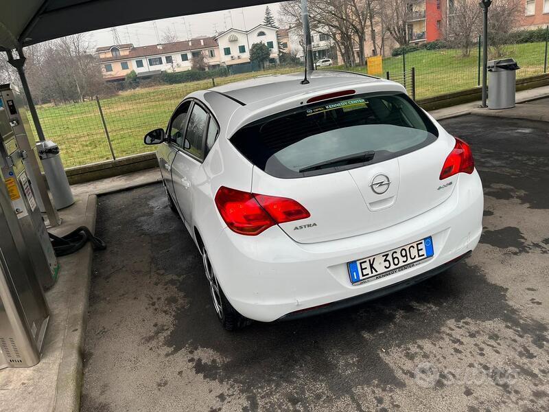 Usato 2011 Opel Astra 1.2 Diesel 95 CV (4.500 €)