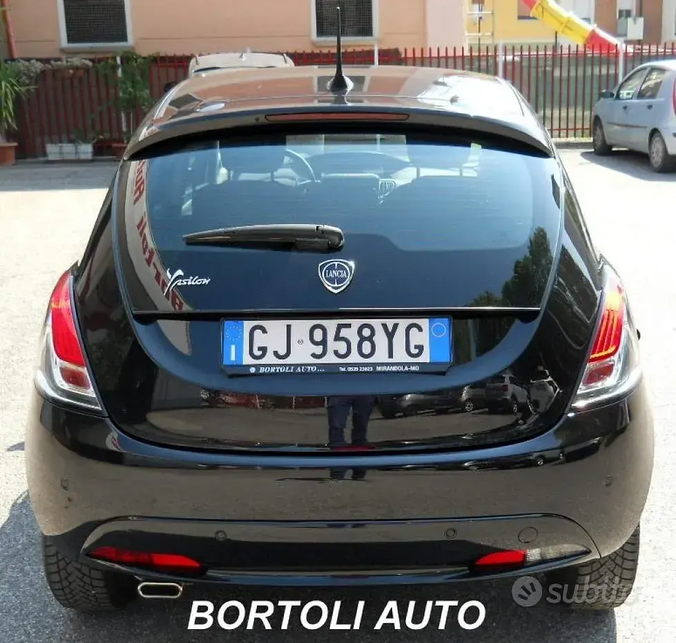 Usata Lancia Ypsilon Gold 69 CV (50 kW) 2022 Nero Utilitaria