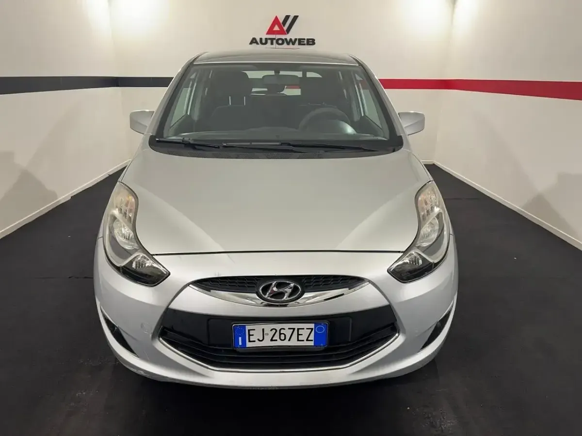 Occasion Hyundai ix20 Style 90 PK (66 kW) 2011 Zilver Hatchback