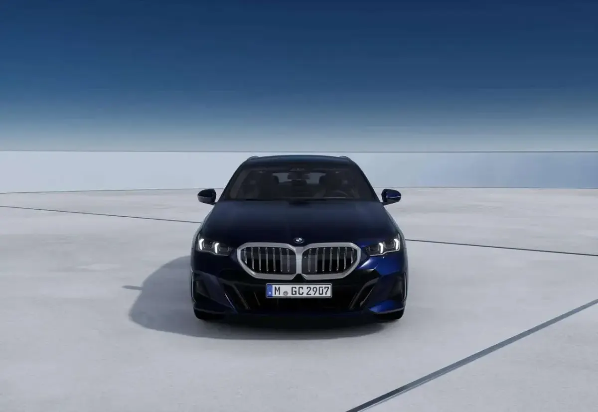 Usata BMW 520 M Sport 197 CV (144 kW) 2024 Tanzanite blue Station wagon