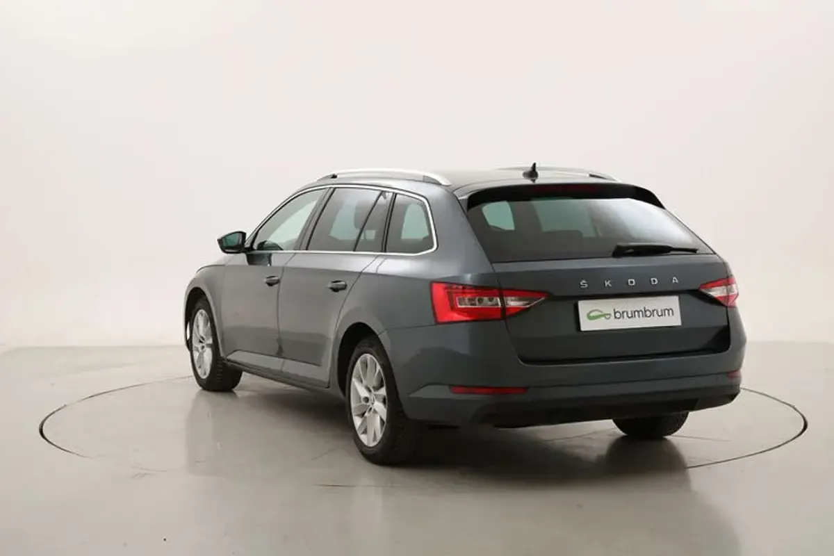 Usata Skoda Superb Executive 150 CV (110 kW) 2020 Grigio Station wagon