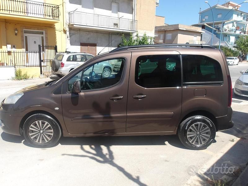 Usata Peugeot TePee Outdoor 92 CV (67 kW) 2013 Marrone Berlina