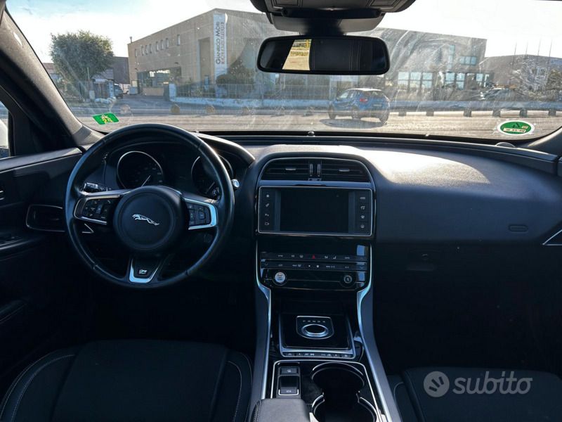 Usata Jaguar XE R-Sport 179 CV (131 kW) 2017 Bianco Berlina