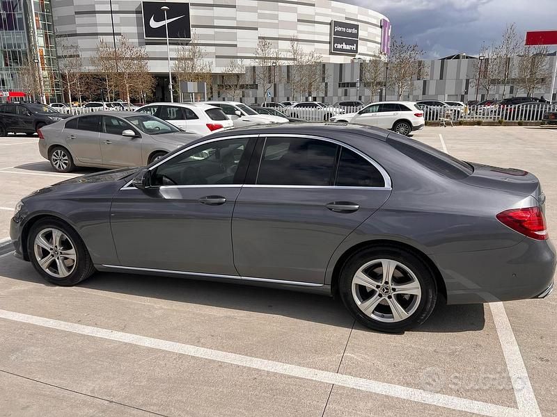 Usata Mercedes E220 Premium Plus 194 CV (142 kW) 2017 Grigio Berlina