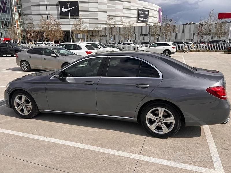 Usata Mercedes E220 Premium Plus 194 CV (142 kW) 2017 Grigio Berlina