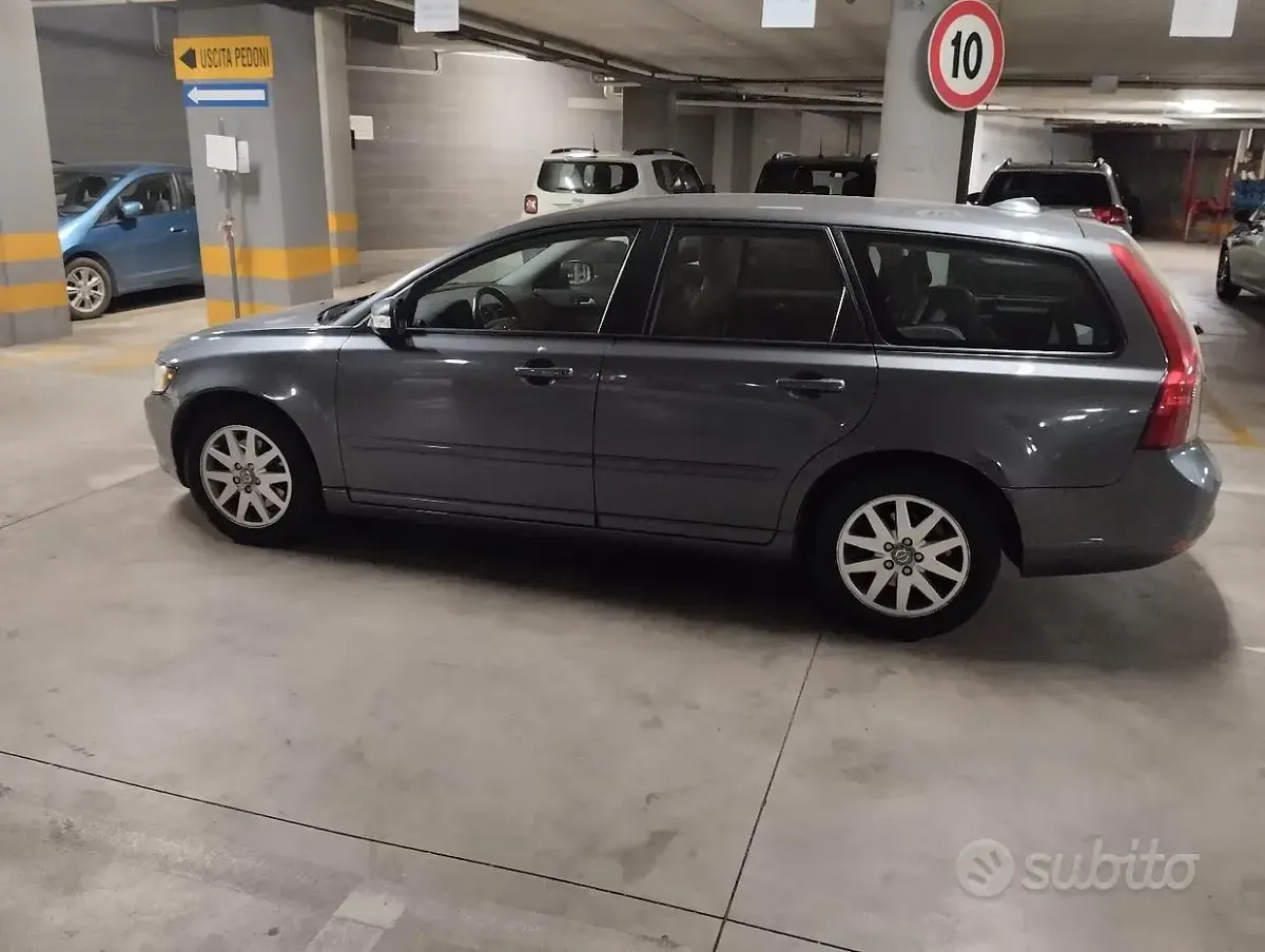 Usata Volvo V50 136 CV (100 kW) 2008 Grigio Station wagon