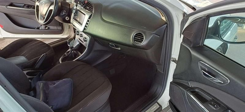 Usata Lancia Delta Silver 120 CV (88 kW) 2012 Utilitaria