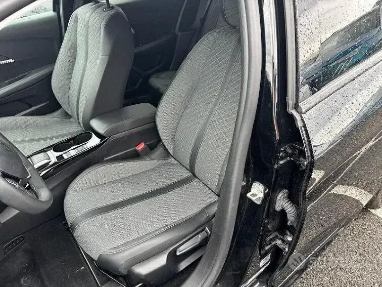 Usata Peugeot 208 Allure 136 CV (100 kW) 2025 Nero Utilitaria