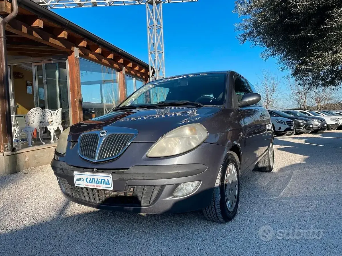 Usata Lancia Ypsilon 60 CV (44 kW) 2006 Grigio Utilitaria