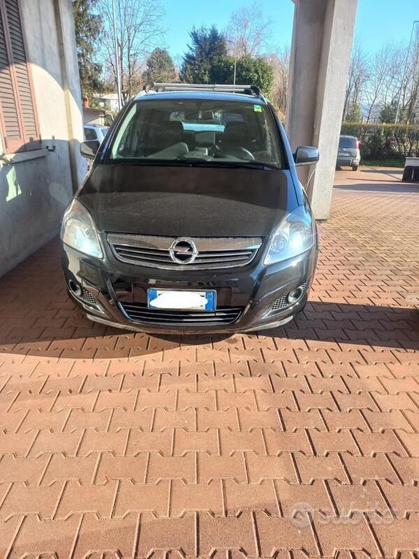 Usata Opel Zafira 110 CV (80 kW) 2013 Nero Monovolume