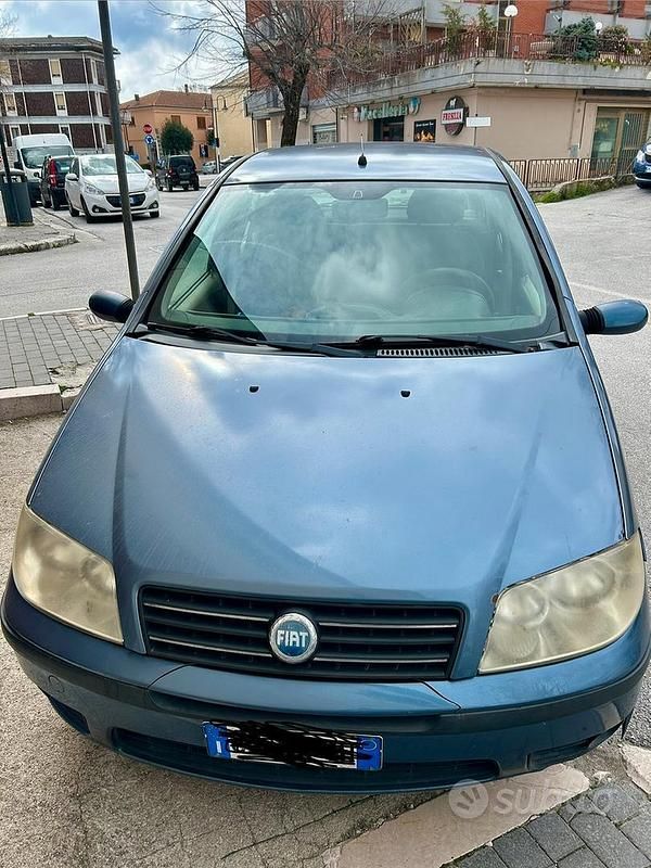 Usata Fiat Punto 75 CV (55 kW) 2004 Blu Utilitaria