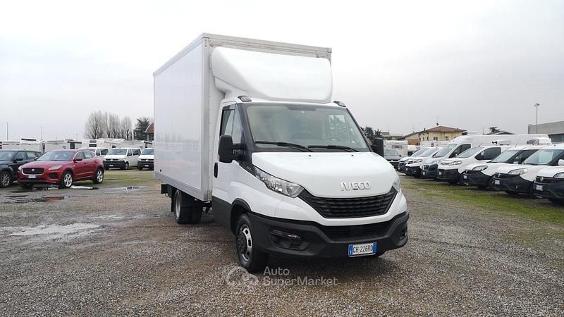 Usata Iveco Daily 136 CV (100 kW) 2022 Bianco Furgone
