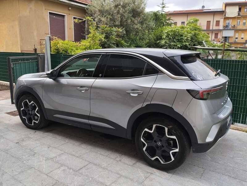 Argento Usata 2022 Opel Mokka-e Ultimate SUV | 18.000 € (Buon prezzo) - Immagine 1/4