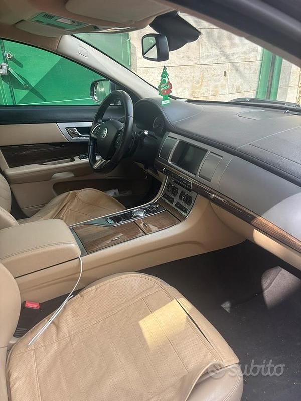Usata Jaguar XF 190 CV (139 kW) 2012 Nero Berlina