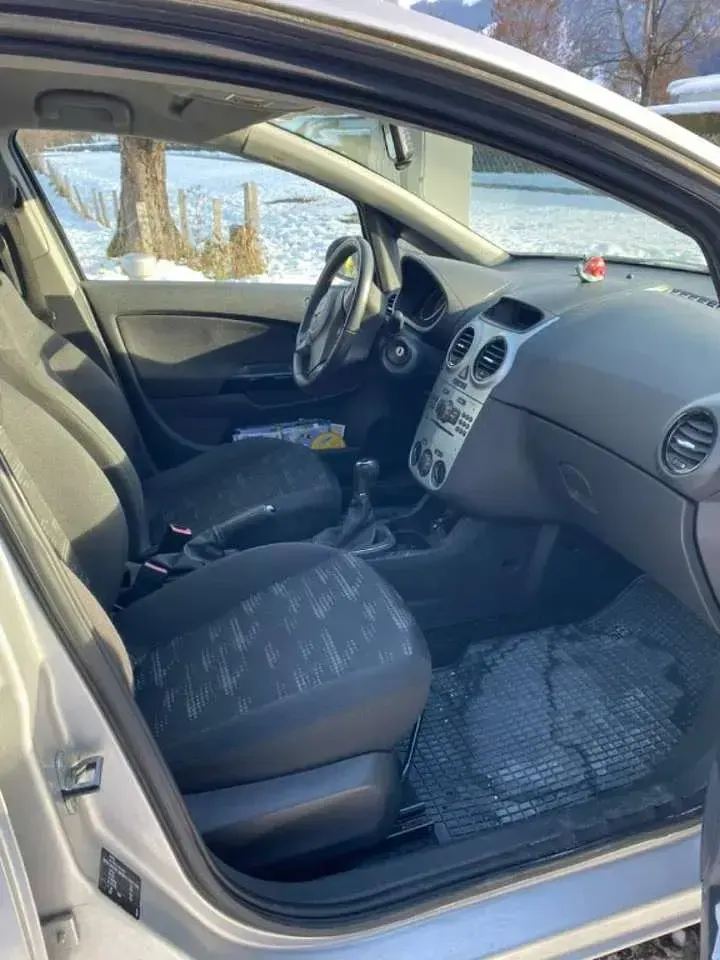 Usata Opel Corsa 86 CV (63 kW) 2011 Grigio Utilitaria