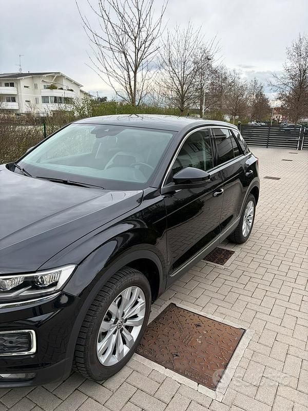 Usata VW T-Roc 115 CV (84 kW) 2019 Nero SUV