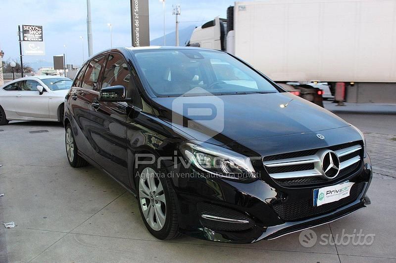 Usata Mercedes B200 150 CV (110 kW) 2019 Nero Monovolume