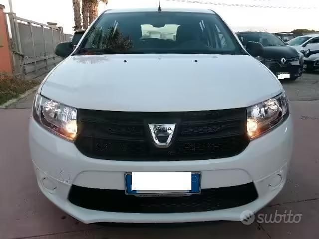 Usata Dacia Sandero Lauréate 75 CV (55 kW) 2016 Bianco Berlina