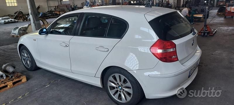 Usata BMW 120 163 CV (119 kW) 2009 Bianco Utilitaria
