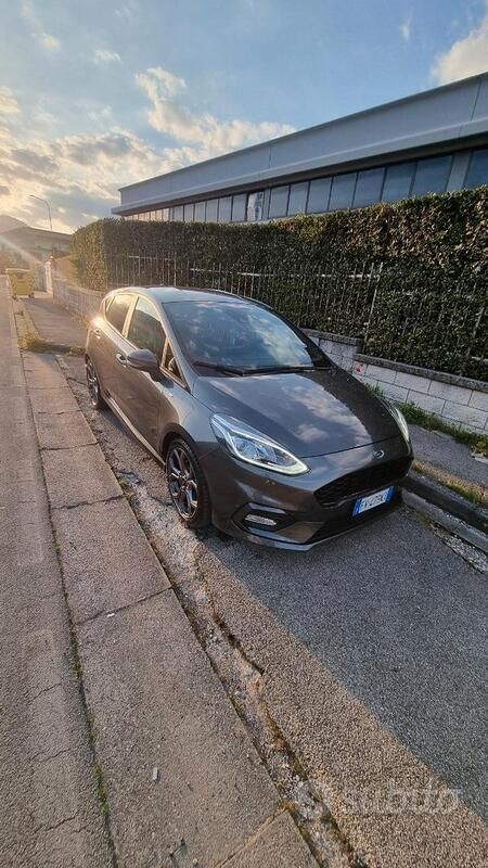 Usata Ford Fiesta ST-Line 101 CV (74 kW) 2019 Grigio Utilitaria