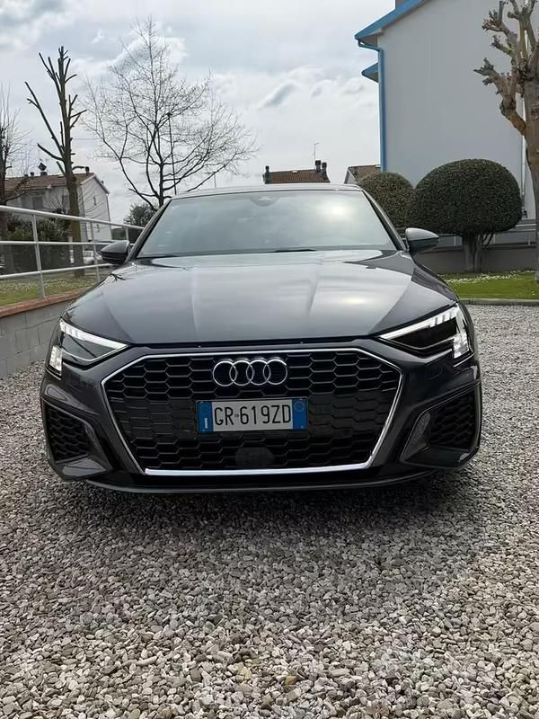 Usata Audi A3 Ambiente 116 CV (85 kW) 2024 Grigio Berlina