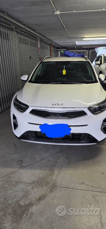 Bianco Usata 2021 Kia Stonic SUV | 15.000 € (Buon prezzo) - Immagine 1/4