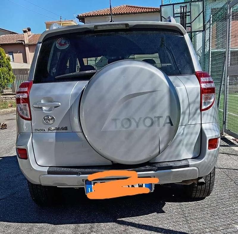 Usata Toyota RAV4 150 CV (110 kW) 2009 Argento SUV