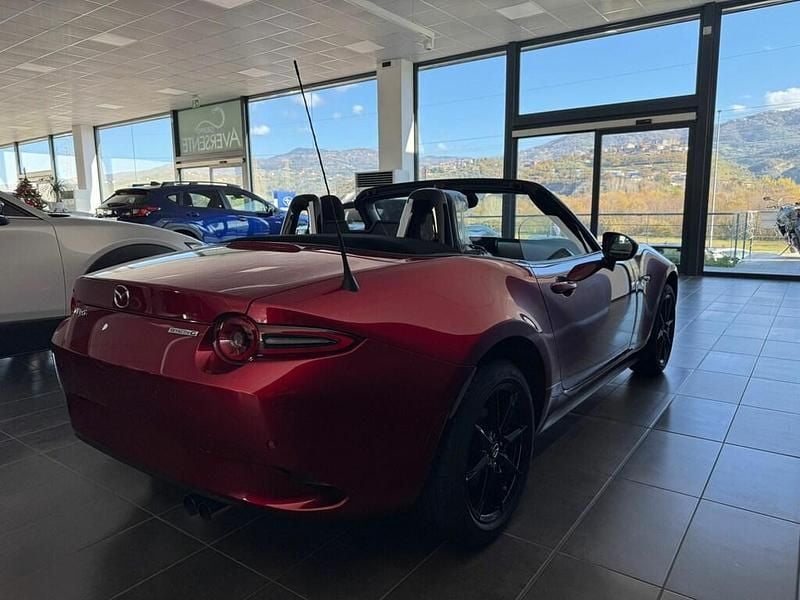Nuova Mazda MX5 132 CV (97 kW) 2025 Soul red crystal Cabrio
