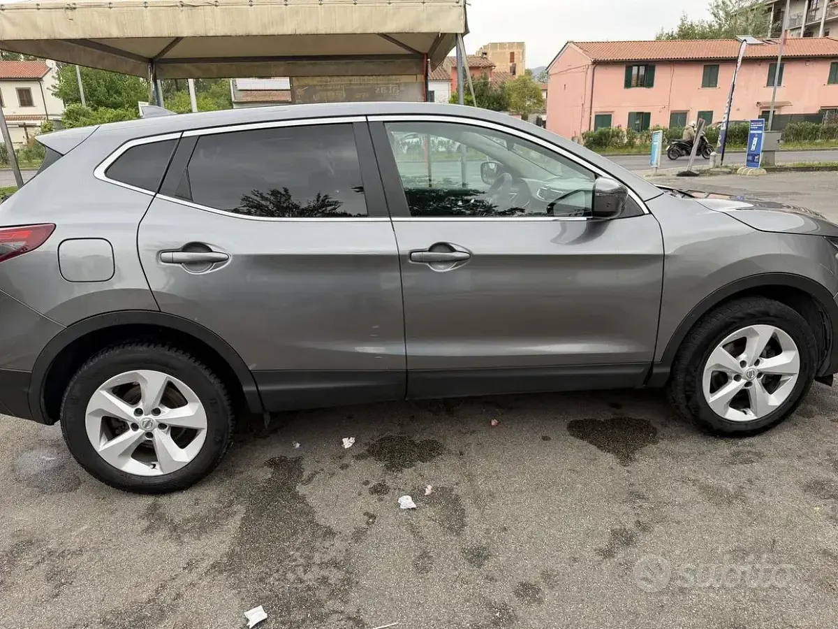 Usata Nissan Qashqai 131 CV (96 kW) 2017 Grigio SUV