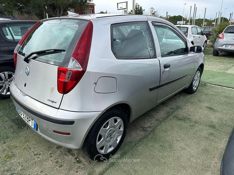 Usata Fiat Punto 69 CV (50 kW) 2006 Utilitaria