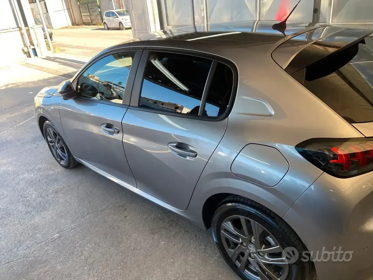Usata Peugeot 208 Active 102 CV (75 kW) 2021 Grigio Utilitaria